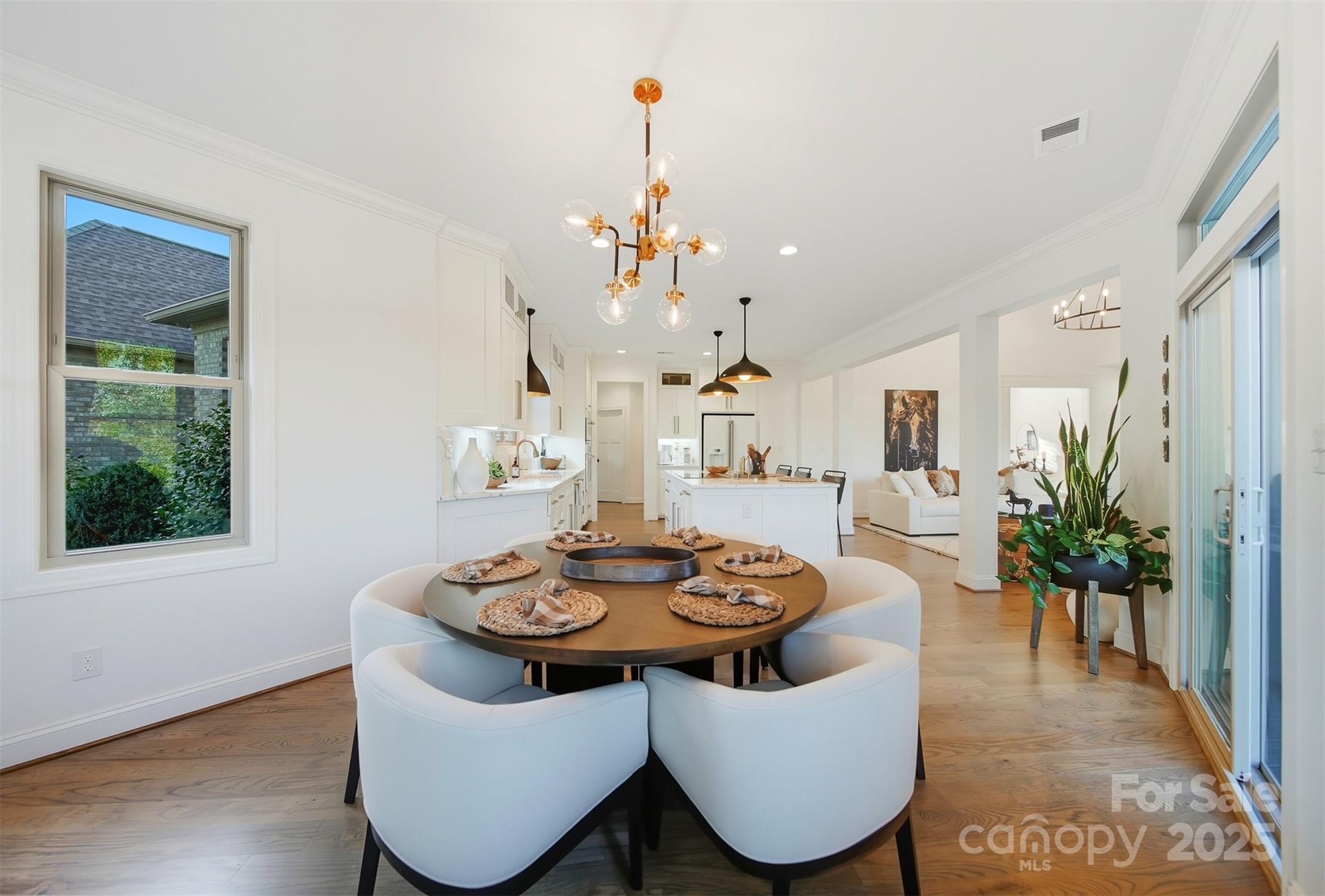 Hickory, North Carolina, 28601, United States, 3 Bedrooms Bedrooms, ,4 BathroomsBathrooms,Residential,Active,1942390