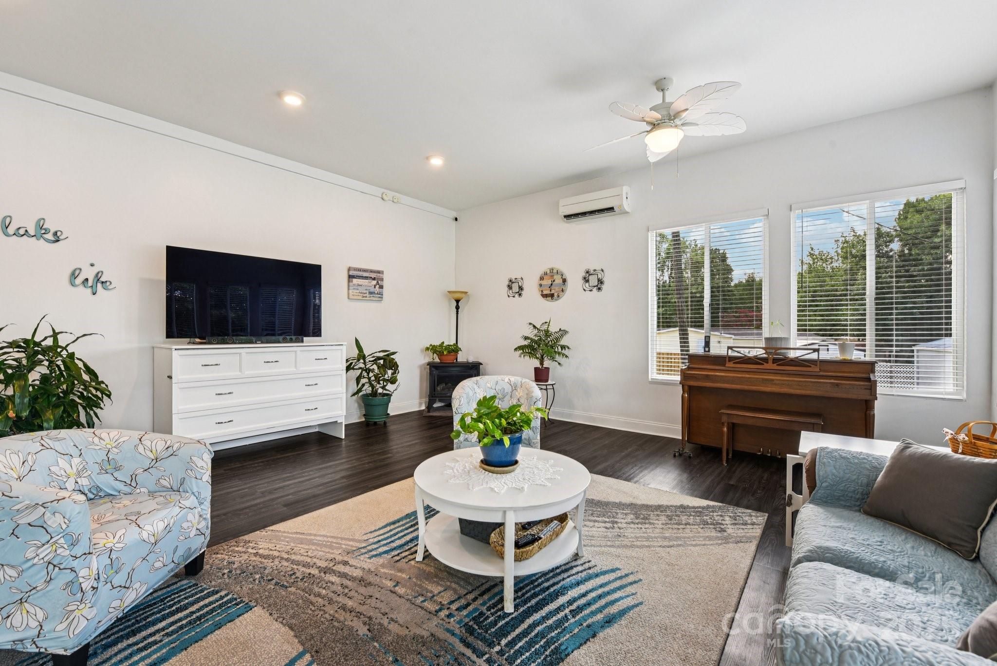 Clover, South Carolina, 29710, United States, 3 Bedrooms Bedrooms, ,3 BathroomsBathrooms,Residential,Active,1905066