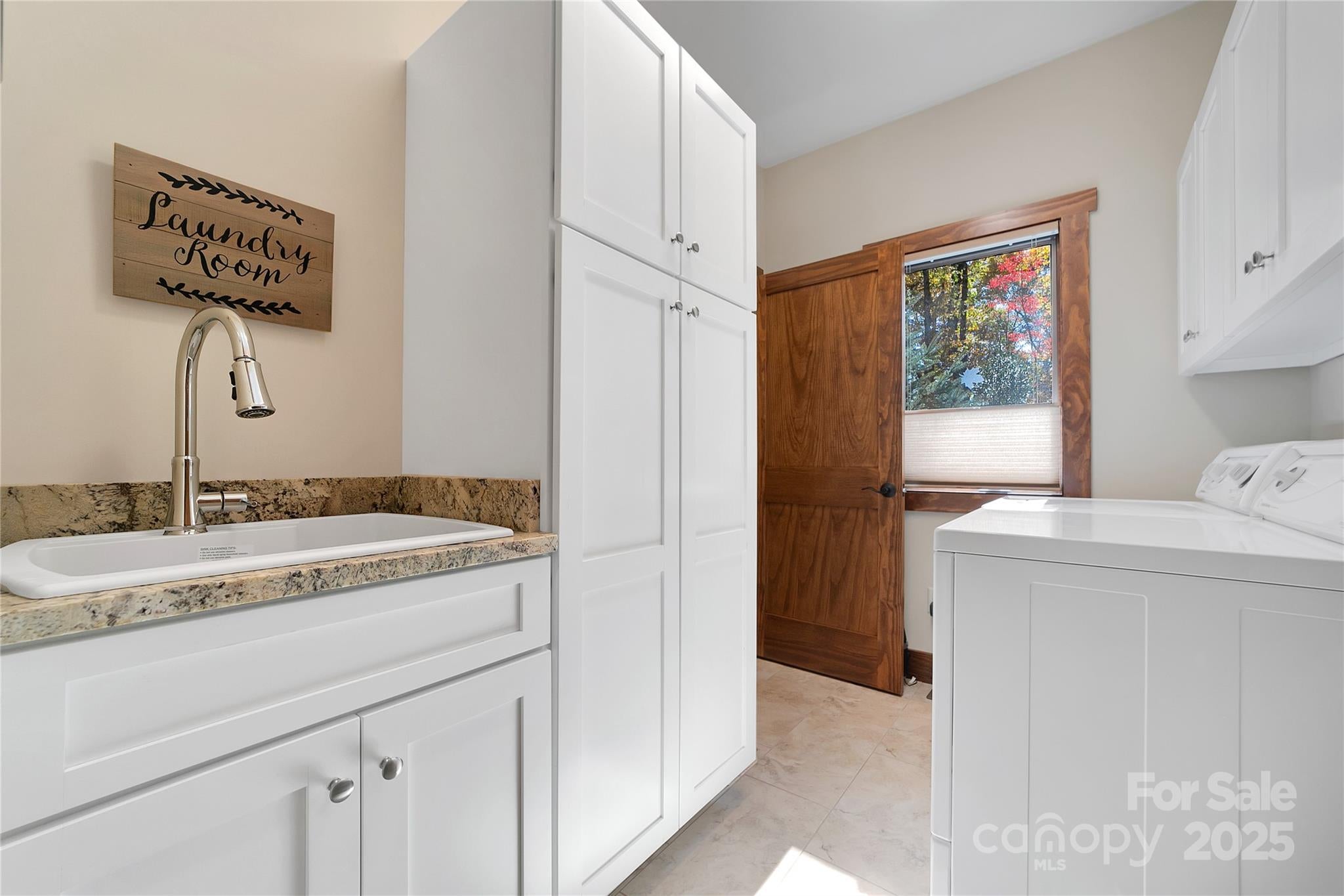 Rosman, North Carolina, 28772, United States, 5 Bedrooms Bedrooms, ,5 BathroomsBathrooms,Residential,Active,1969638