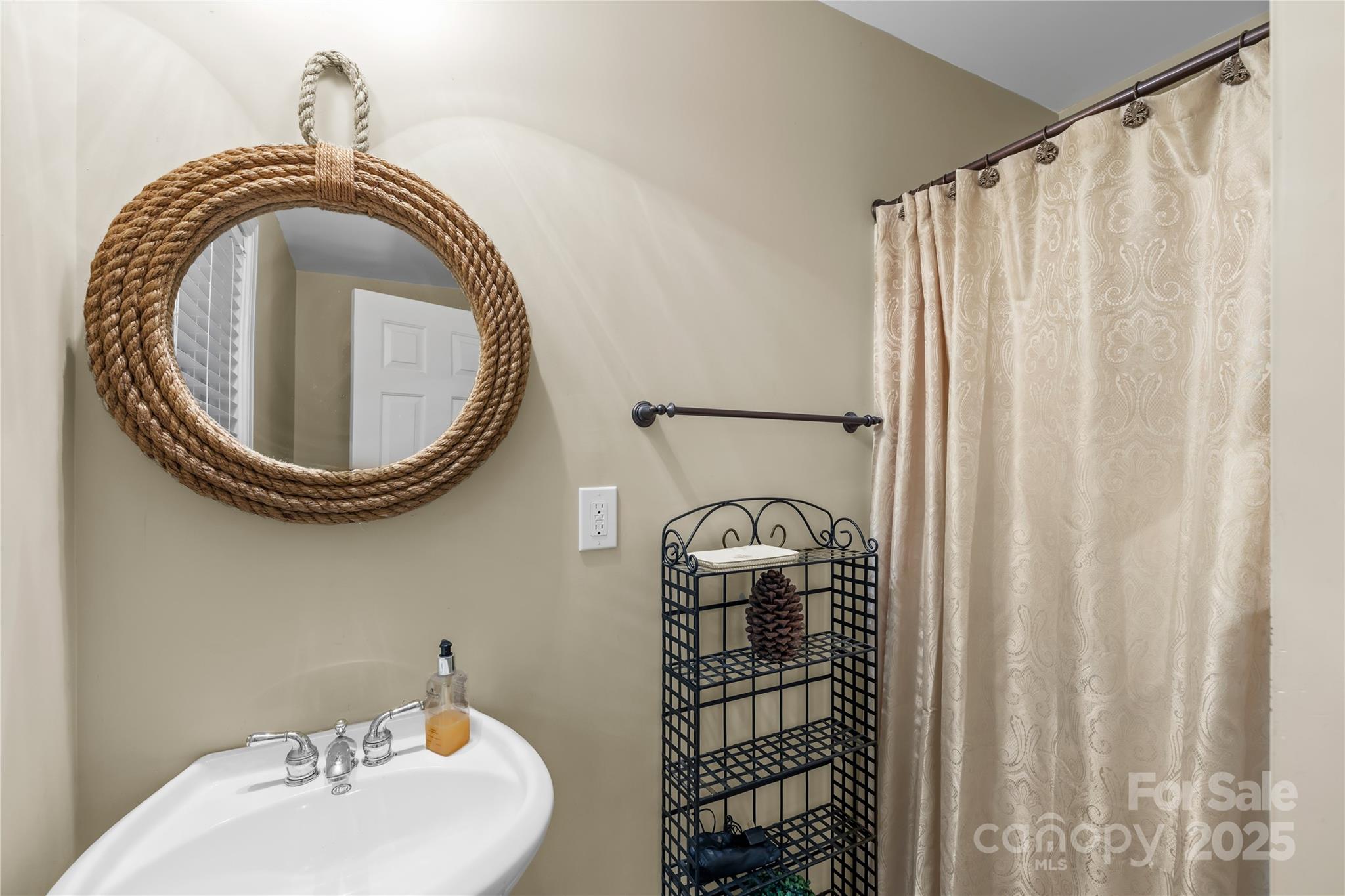 Cornelius, North Carolina, 28031, United States, 5 Bedrooms Bedrooms, ,5 BathroomsBathrooms,Residential,Active,1900204
