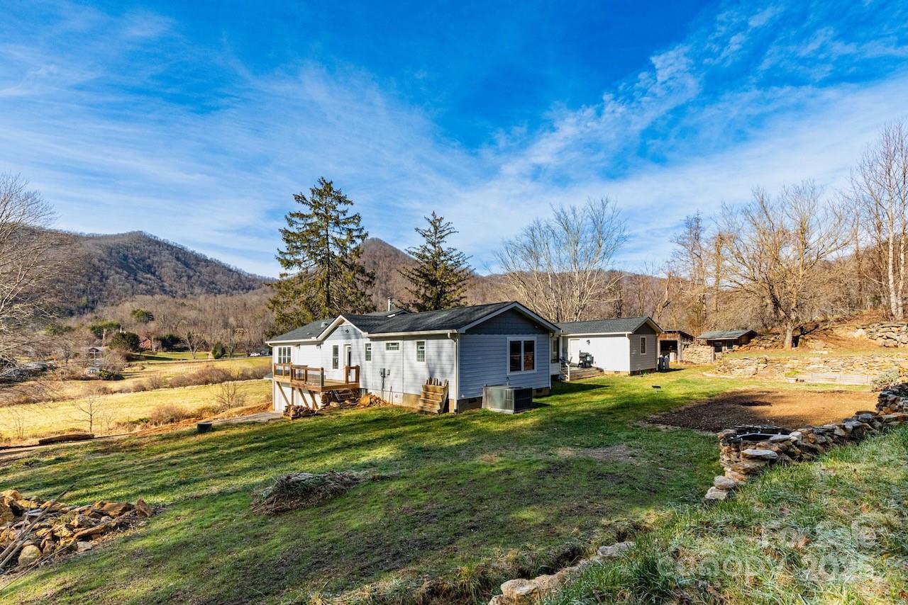 Canton, North Carolina, 28716, United States, 3 Bedrooms Bedrooms, ,4 BathroomsBathrooms,Residential,Active,2007140