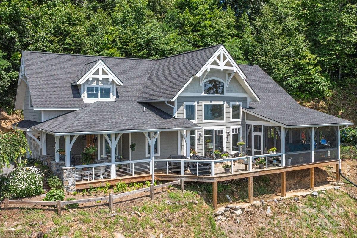 Waynesville, North Carolina, 28785, United States, 3 Bedrooms Bedrooms, ,4 BathroomsBathrooms,Residential,Active,1952318