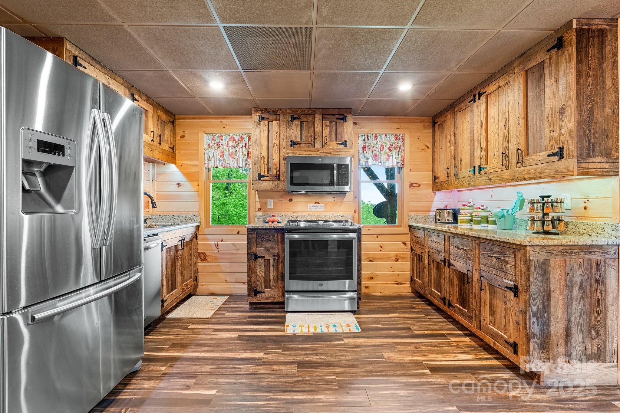 Marion, North Carolina, 28752, United States, 7 Bedrooms Bedrooms, ,5 BathroomsBathrooms,Residential,Active,1953022