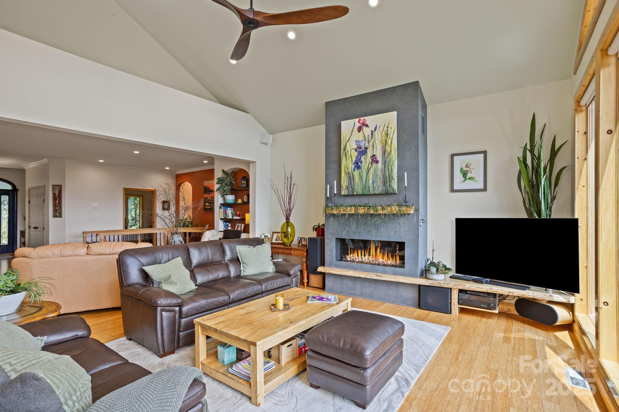 Flat Rock, North Carolina, 28731, United States, 3 Bedrooms Bedrooms, ,4 BathroomsBathrooms,Residential,Active,1936630