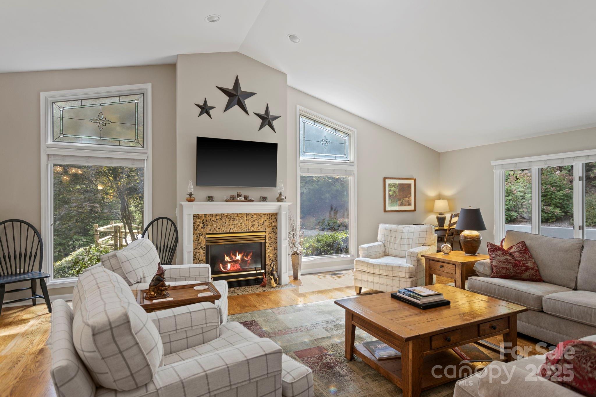 Flat Rock, North Carolina, 28731, United States, 3 Bedrooms Bedrooms, ,3 BathroomsBathrooms,Residential,Active,1989787