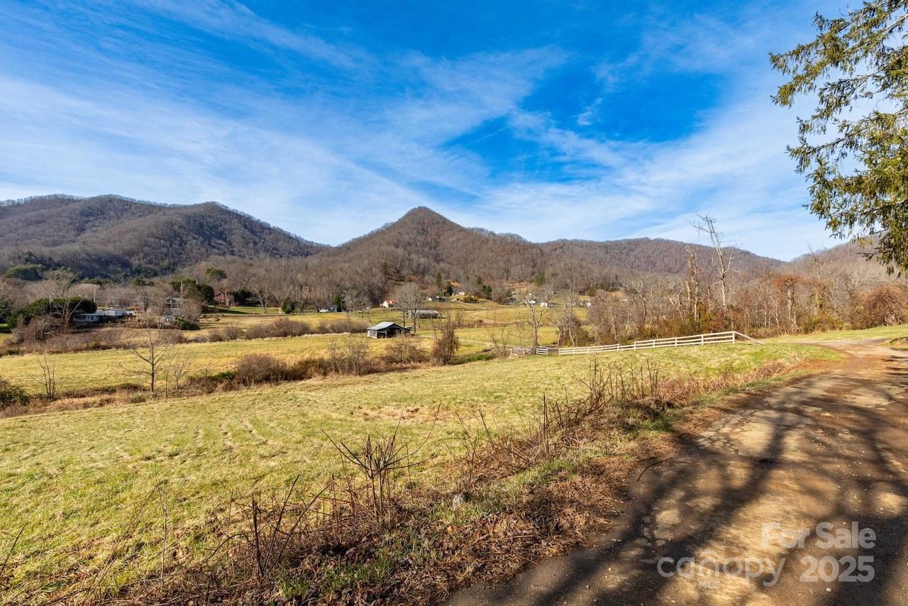 Canton, North Carolina, 28716, United States, 3 Bedrooms Bedrooms, ,4 BathroomsBathrooms,Residential,Active,2007140