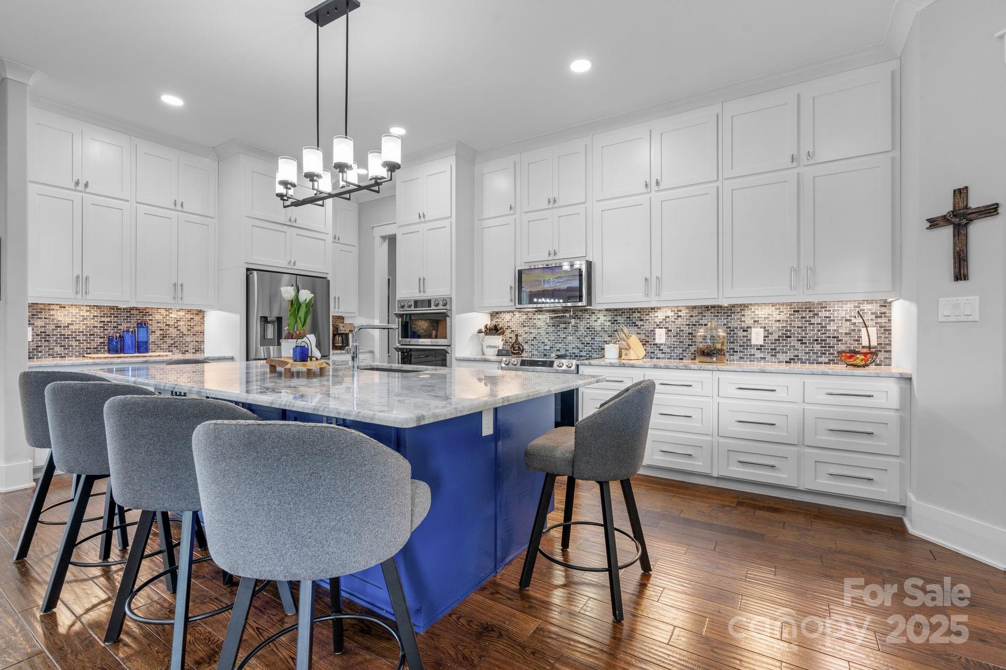 Hickory, North Carolina, 28602, United States, ,4 BathroomsBathrooms,Residential,Active,1894779