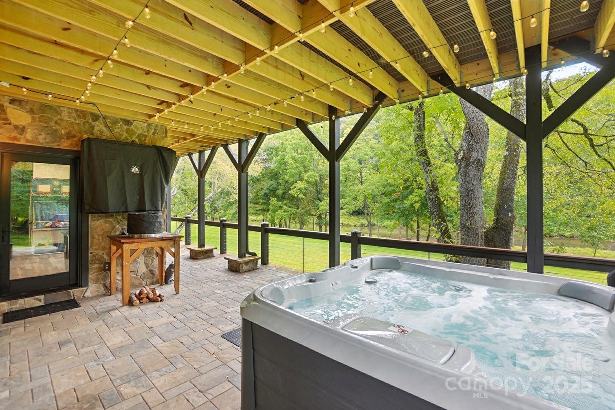 Lansing, North Carolina, 28643, United States, 3 Bedrooms Bedrooms, ,5 BathroomsBathrooms,Residential,Active,1959552