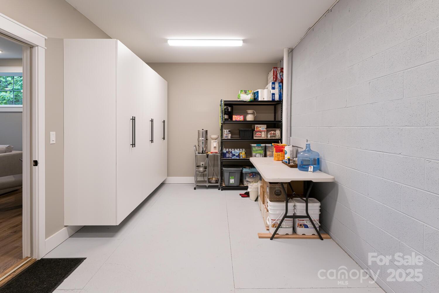 Flat Rock, North Carolina, 28731, United States, ,4 BathroomsBathrooms,Residential,Active,1860239