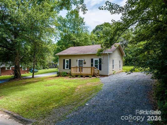 1586 3RD STREET DR NE, HICKORY, NC 28601 - Image 1