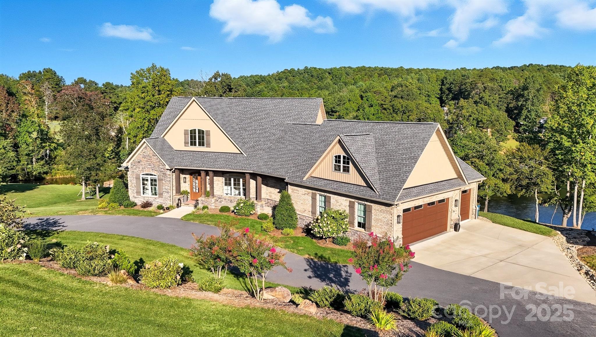 Hickory, North Carolina, 28601, United States, 3 Bedrooms Bedrooms, ,4 BathroomsBathrooms,Residential,Active,1942390 Hickory, North Carolina, 28601, United States, 3 Bedrooms Bedrooms, ,4 BathroomsBathrooms,Residential,Active,1942390