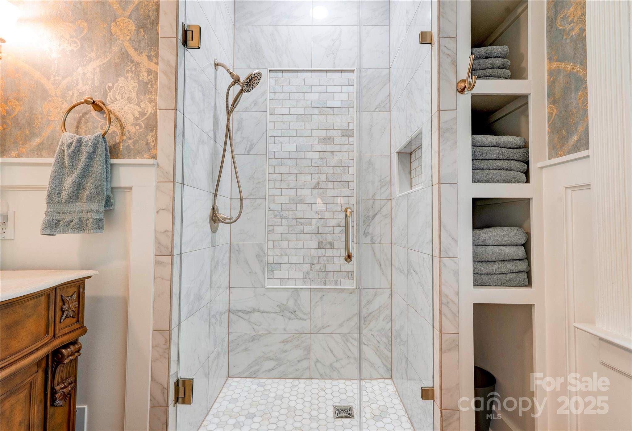 Kings Mountain, North Carolina, 28086, United States, 5 Bedrooms Bedrooms, ,6 BathroomsBathrooms,Residential,Active,1888967