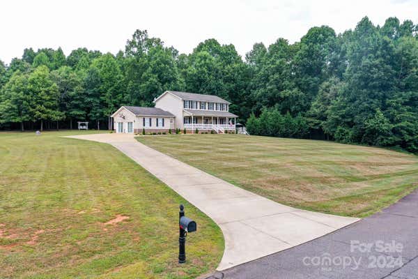 207 BENT TREE DR, RUTHERFORDTON, NC 28139, photo 2 of 47