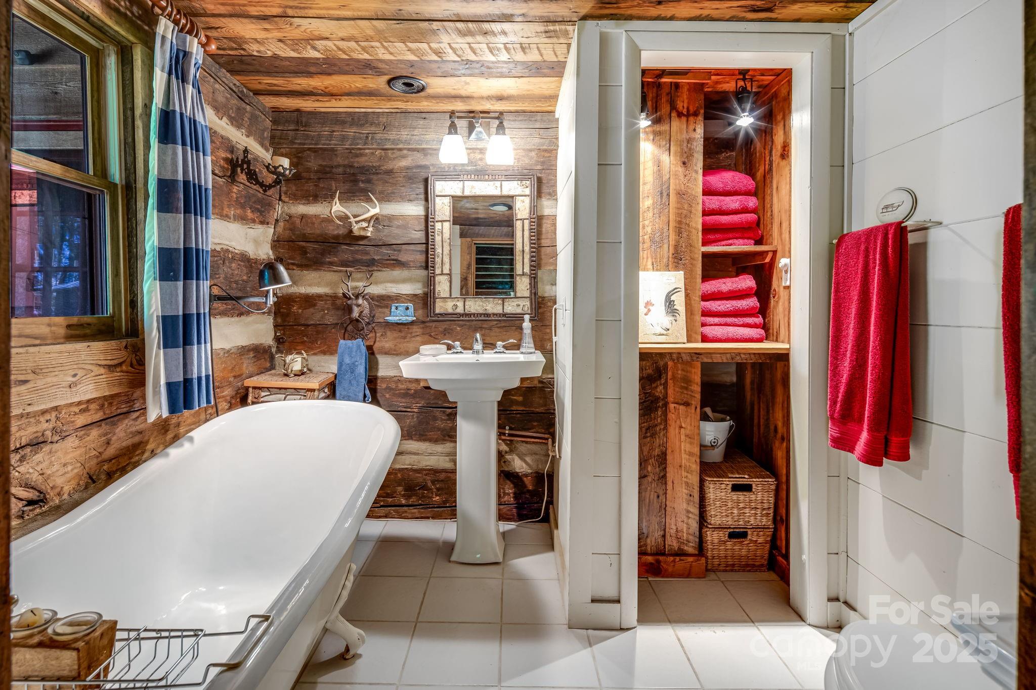 Mars Hill, North Carolina, 28754, United States, 3 Bedrooms Bedrooms, ,3 BathroomsBathrooms,Residential,Active,1900501