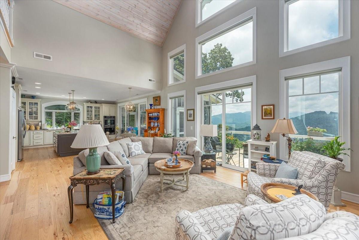 Waynesville, North Carolina, 28785, United States, 3 Bedrooms Bedrooms, ,4 BathroomsBathrooms,Residential,Active,1952318