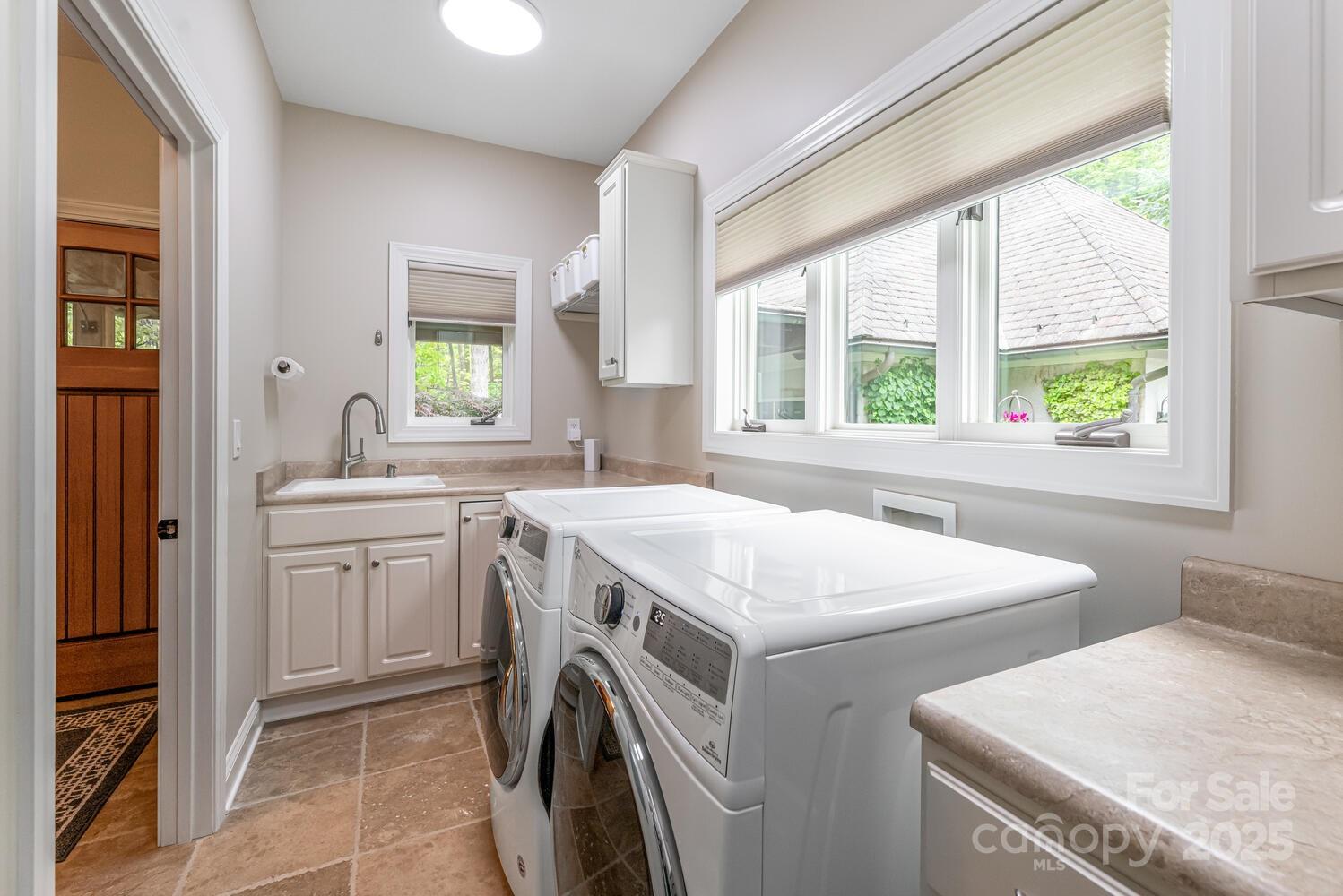 Arden, North Carolina, 28704, United States, 3 Bedrooms Bedrooms, ,3 BathroomsBathrooms,Residential,Active,1953399