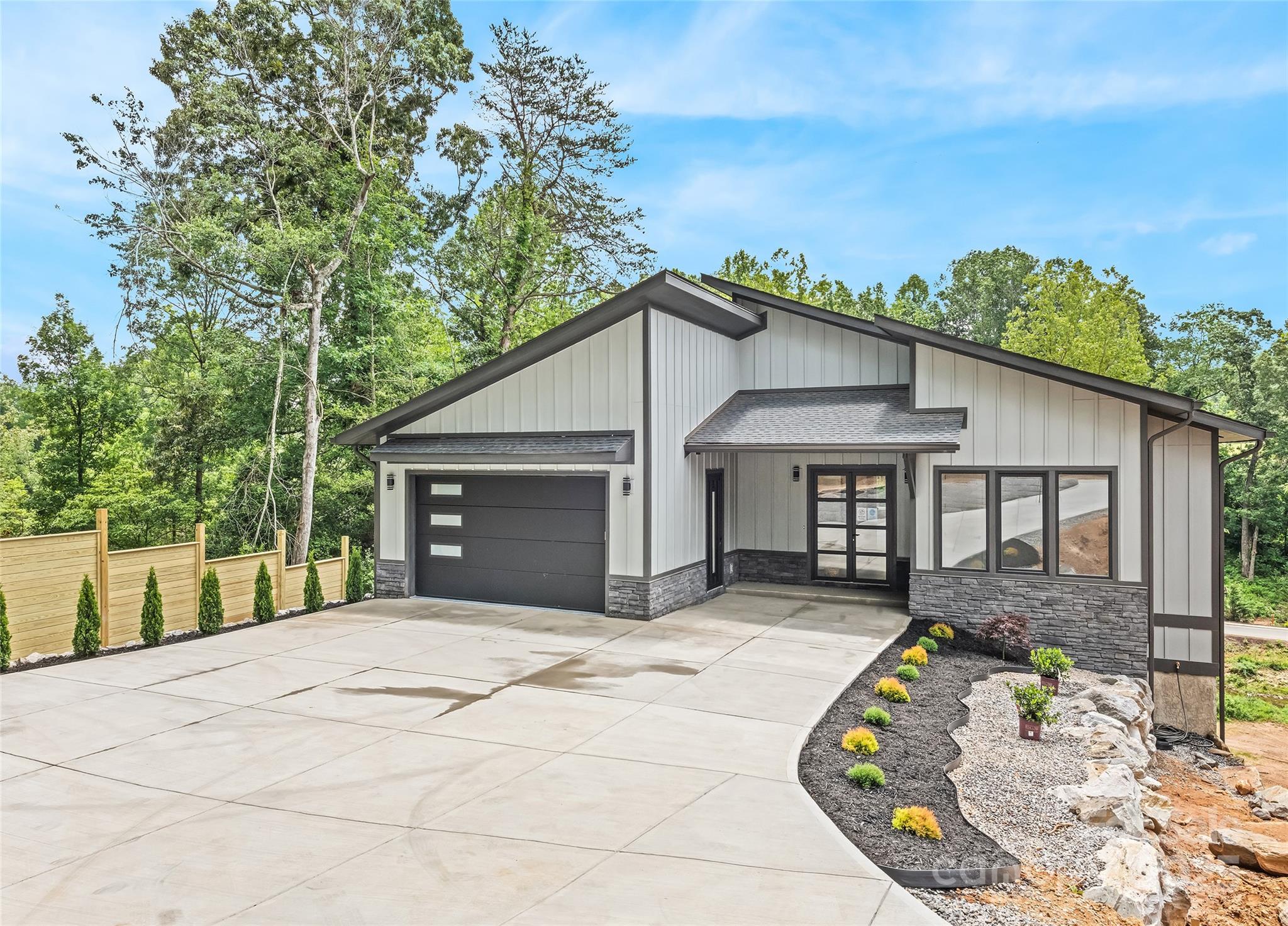 Arden, North Carolina, 28704, United States, 3 Bedrooms Bedrooms, ,3 BathroomsBathrooms,Residential,Active,1778755