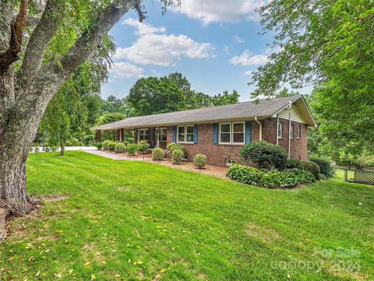 11 COUNTRY RD, HENDERSONVILLE, NC 28791 - Image 1