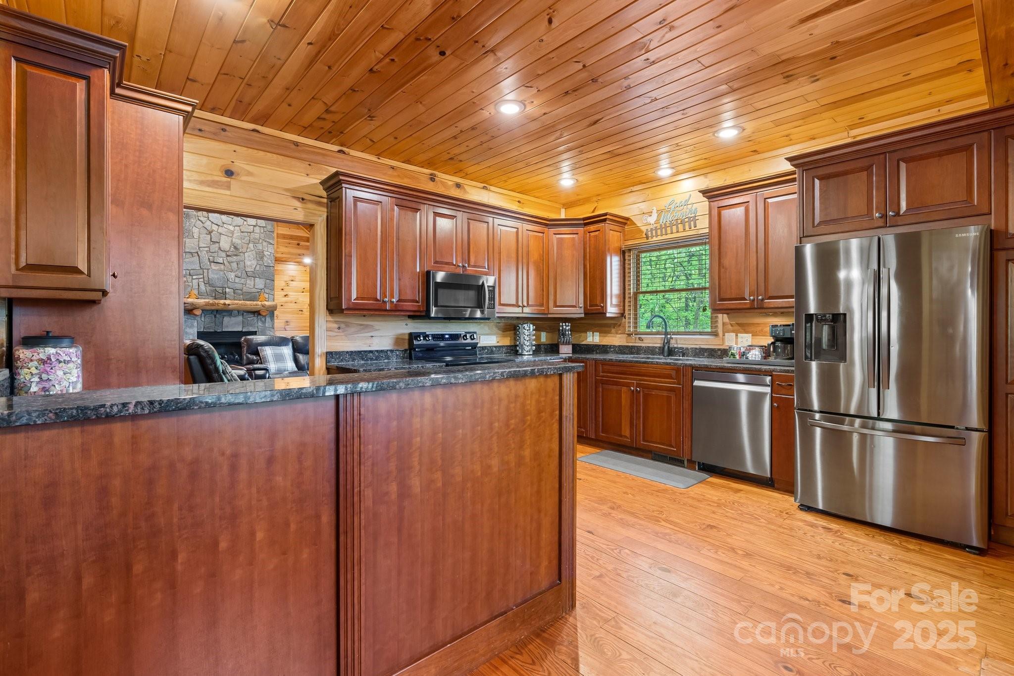 Marion, North Carolina, 28752, United States, 7 Bedrooms Bedrooms, ,5 BathroomsBathrooms,Residential,Active,1953022