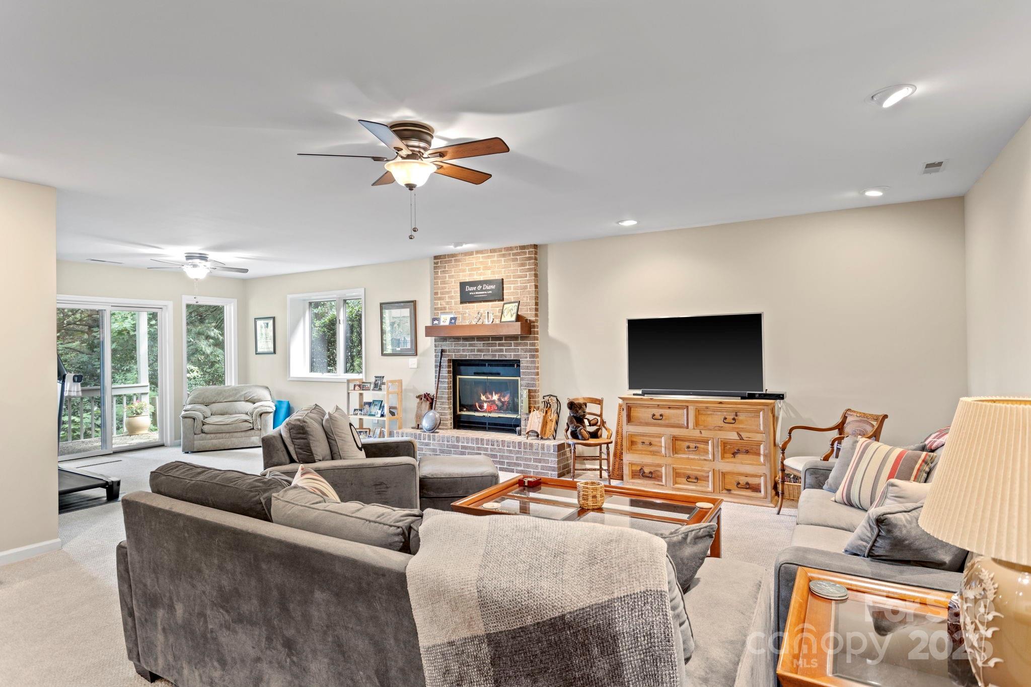 Flat Rock, North Carolina, 28731, United States, 3 Bedrooms Bedrooms, ,3 BathroomsBathrooms,Residential,Active,1989787