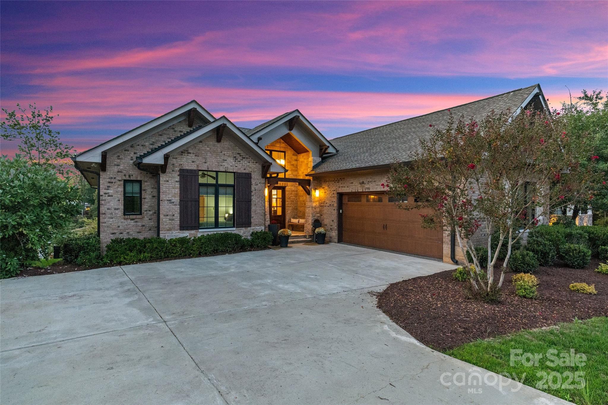 Belmont, North Carolina, 28012, United States, 5 Bedrooms Bedrooms, ,5 BathroomsBathrooms,Residential,Active,1953385