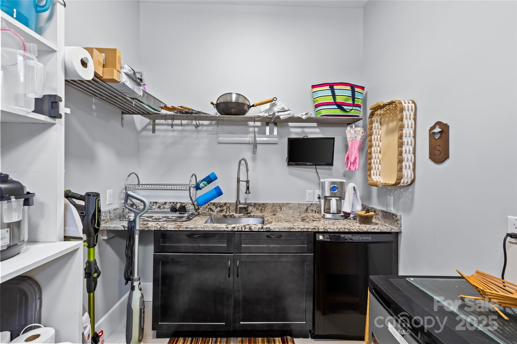 Belmont, North Carolina, 28012, United States, 5 Bedrooms Bedrooms, ,5 BathroomsBathrooms,Residential,Active,1953385