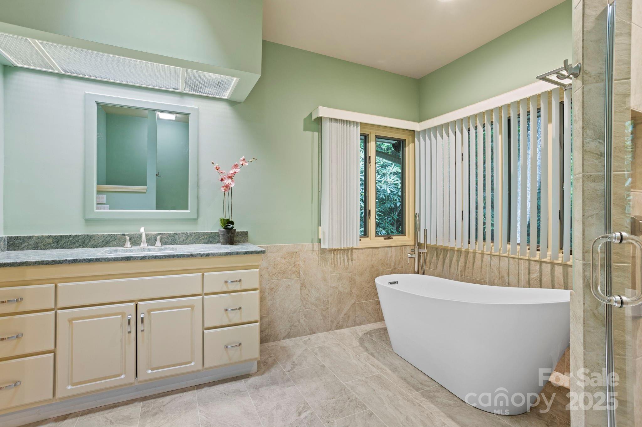 Flat Rock, North Carolina, 28731, United States, ,4 BathroomsBathrooms,Residential,Active,1769703