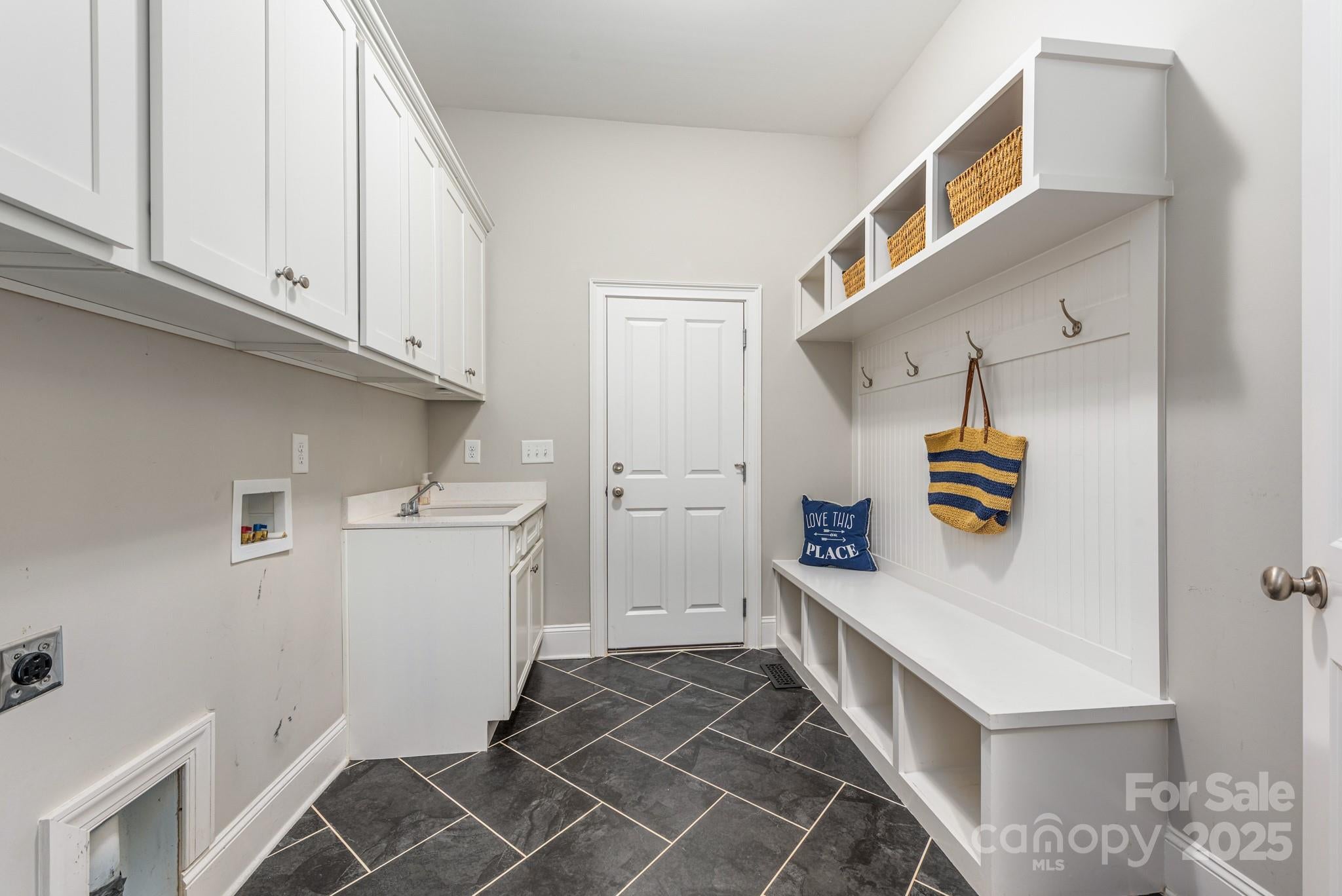 Belmont, North Carolina, 28012, United States, ,5 BathroomsBathrooms,Residential,Active,1790205