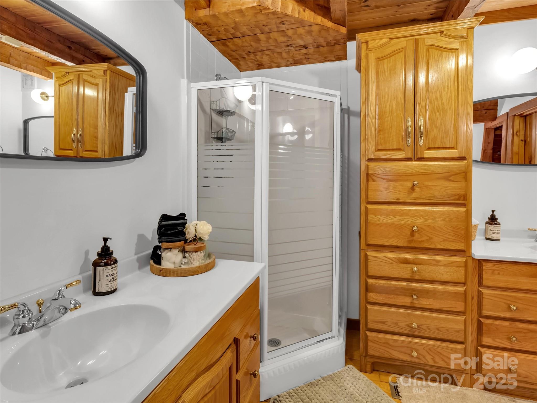 Robbinsville, North Carolina, 28771, United States, 6 Bedrooms Bedrooms, ,4 BathroomsBathrooms,Residential,Active,1755253