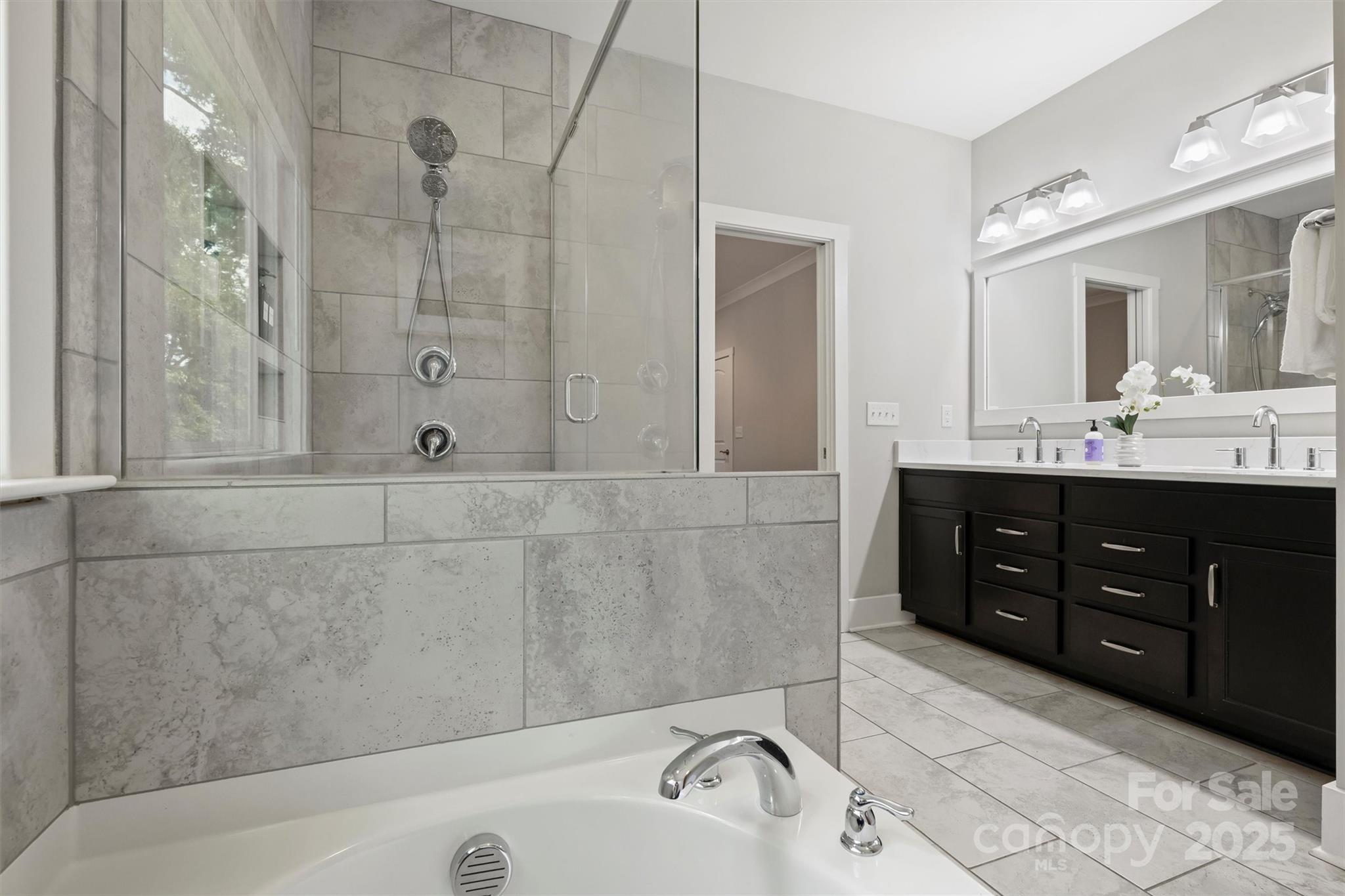 Charlotte, North Carolina, 28205, United States, 4 Bedrooms Bedrooms, ,4 BathroomsBathrooms,Residential,Active,1934773