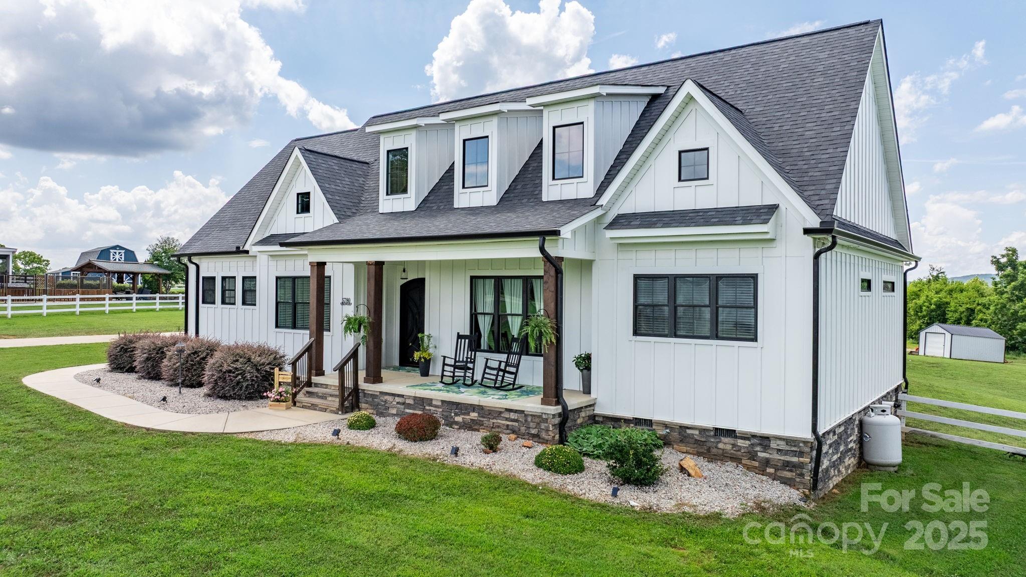 Hickory, North Carolina, 28602, United States, ,4 BathroomsBathrooms,Residential,Active,1894779