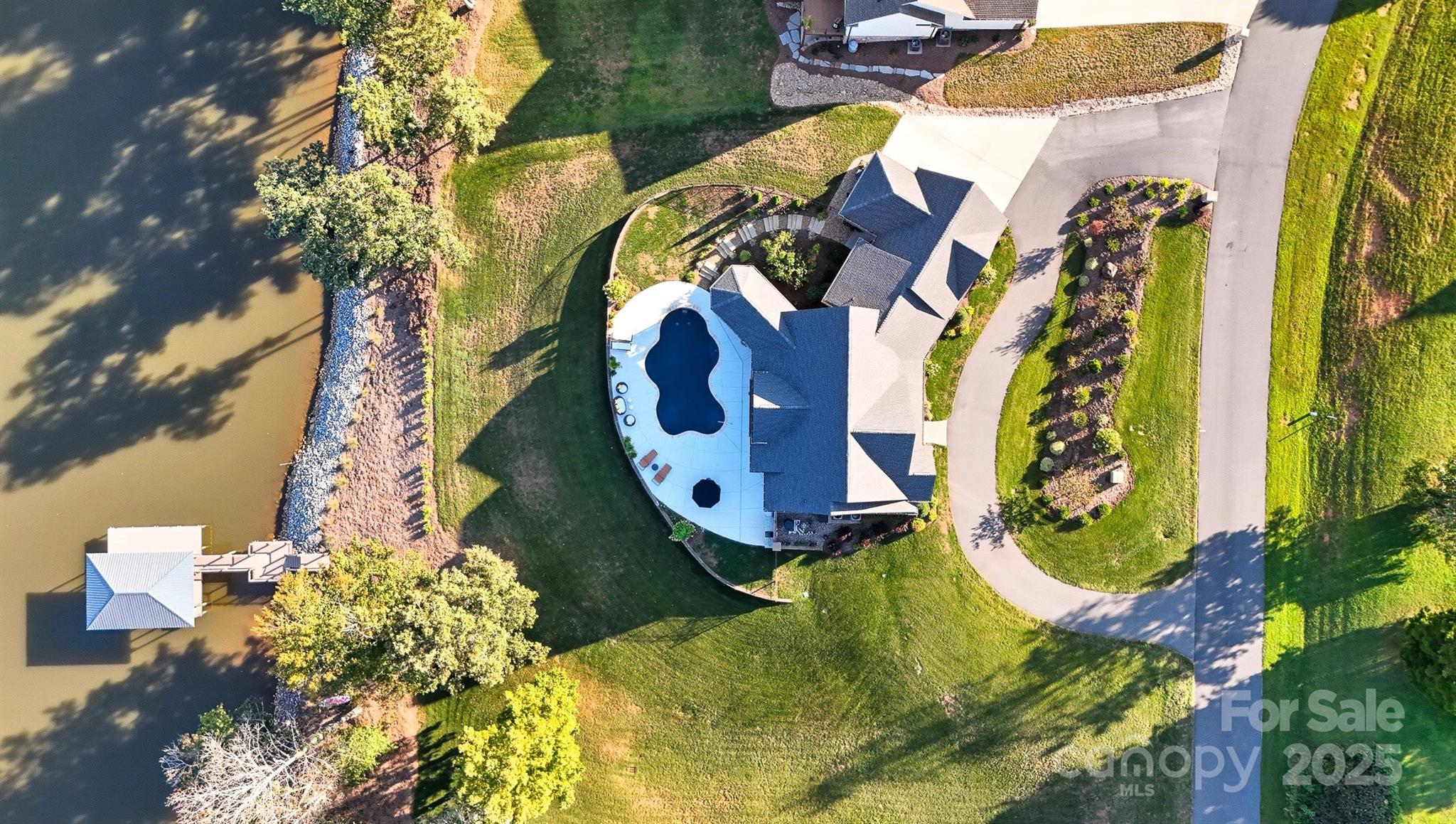 Hickory, North Carolina, 28601, United States, 3 Bedrooms Bedrooms, ,4 BathroomsBathrooms,Residential,Active,1942390