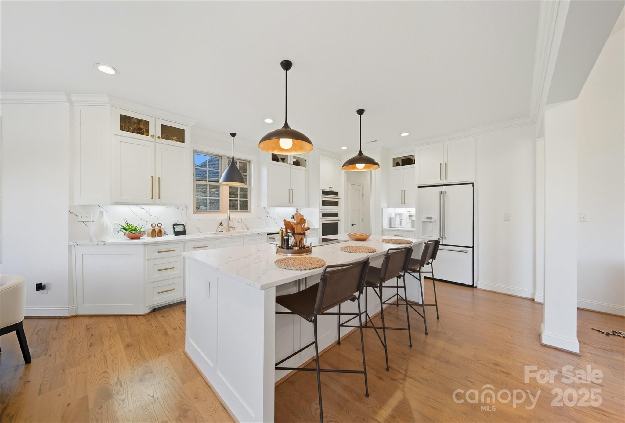 Hickory, North Carolina, 28601, United States, 3 Bedrooms Bedrooms, ,4 BathroomsBathrooms,Residential,Active,1942390