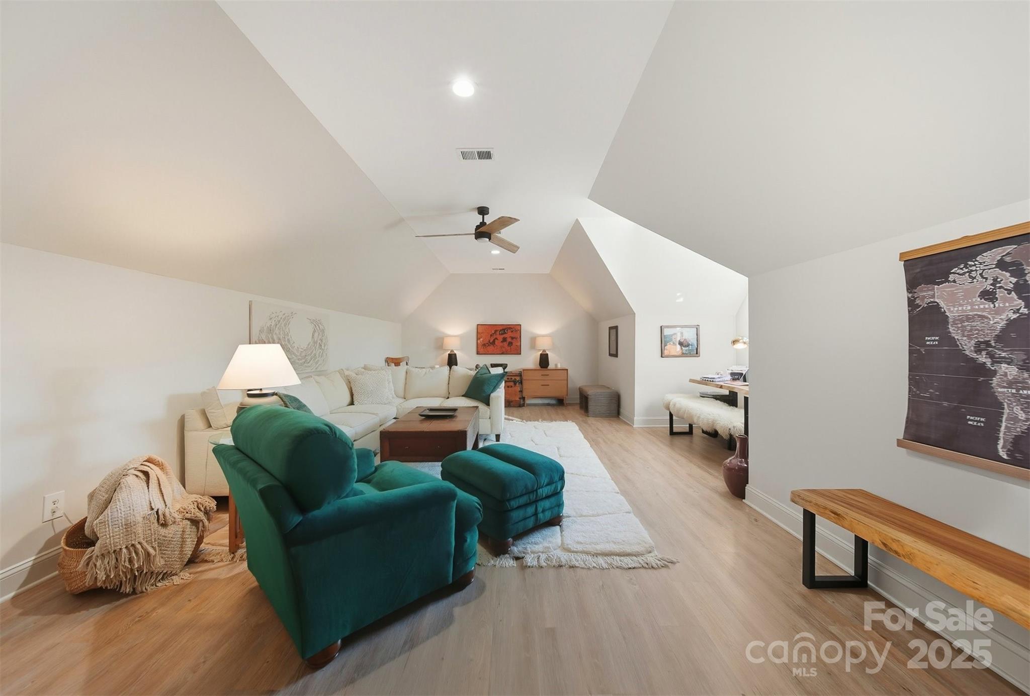 Hickory, North Carolina, 28601, United States, 3 Bedrooms Bedrooms, ,4 BathroomsBathrooms,Residential,Active,1942390