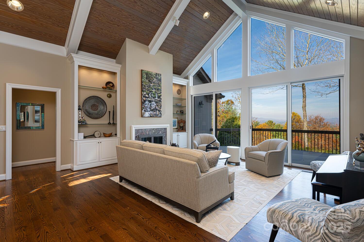 Flat Rock, North Carolina, 28731, United States, 3 Bedrooms Bedrooms, ,4 BathroomsBathrooms,Residential,Active,1990039