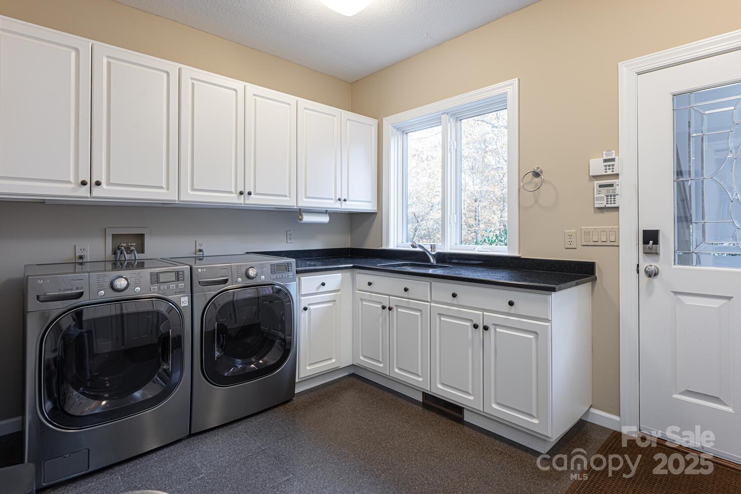 Flat Rock, North Carolina, 28731, United States, 3 Bedrooms Bedrooms, ,4 BathroomsBathrooms,Residential,Active,1990039