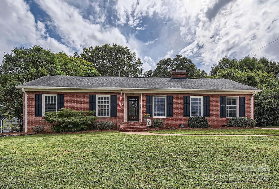 916 FAIRBANKS RD, CHARLOTTE, NC 28210, photo 1 of 25