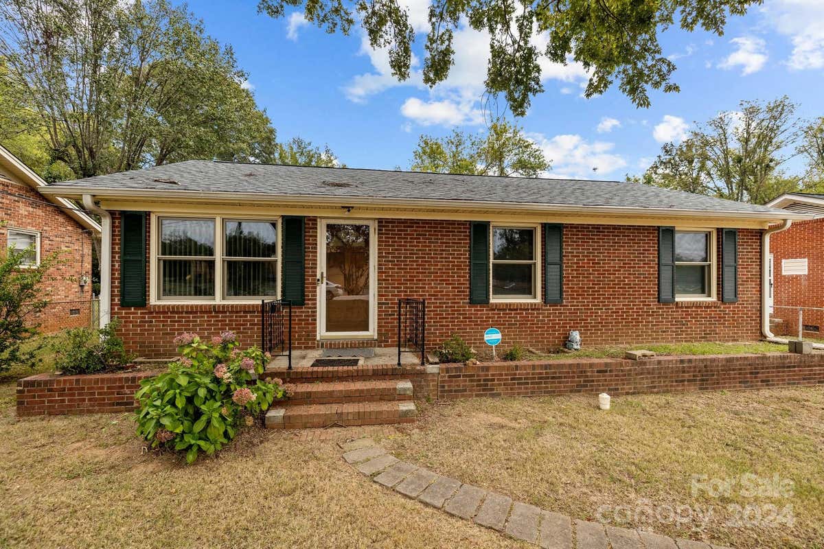 917 STONEWALL AVE S, ROCK HILL, SC 29730, photo 1 of 34