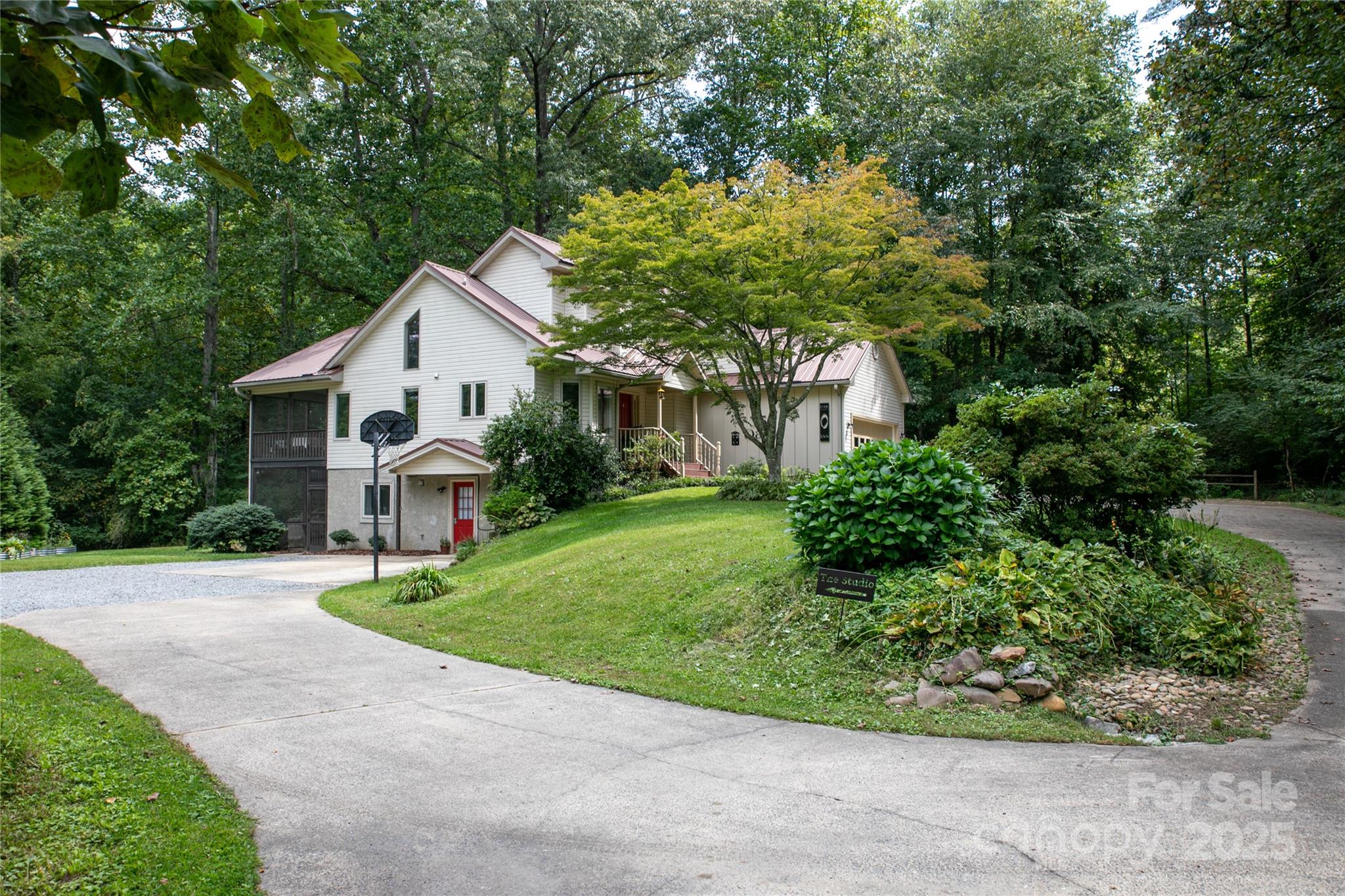 Brevard, North Carolina, 28712, United States, 4 Bedrooms Bedrooms, ,5 BathroomsBathrooms,Residential,Active,1953267