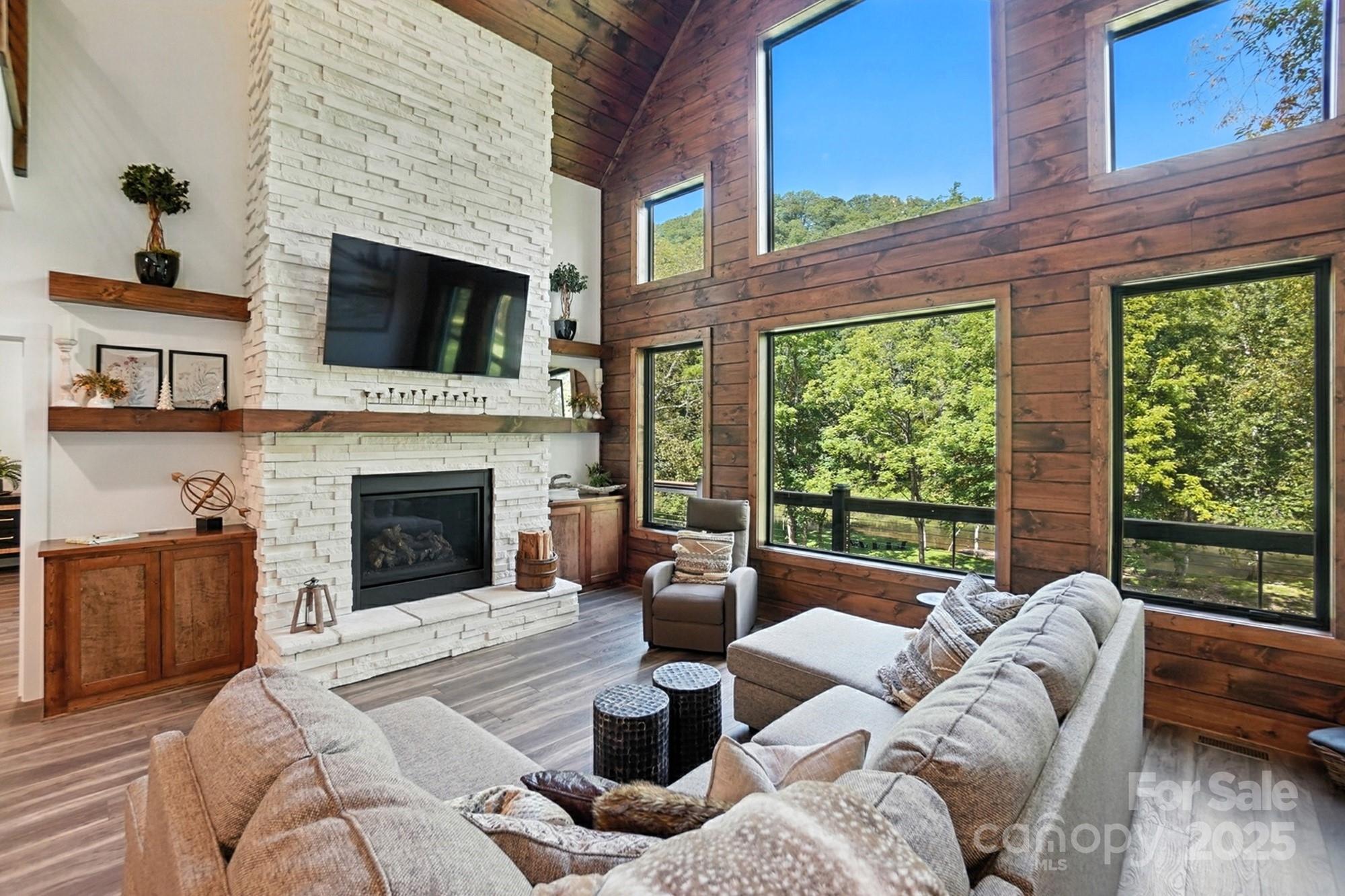 Lansing, North Carolina, 28643, United States, 3 Bedrooms Bedrooms, ,5 BathroomsBathrooms,Residential,Active,1959552