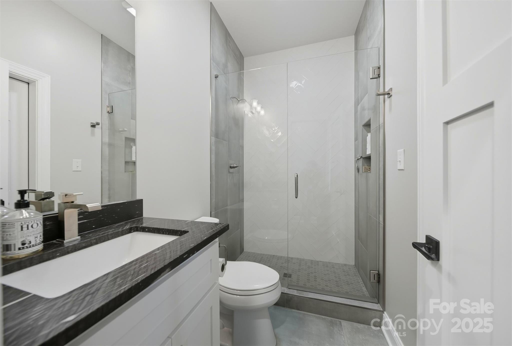 Hickory, North Carolina, 28601, United States, 3 Bedrooms Bedrooms, ,4 BathroomsBathrooms,Residential,Active,1942390