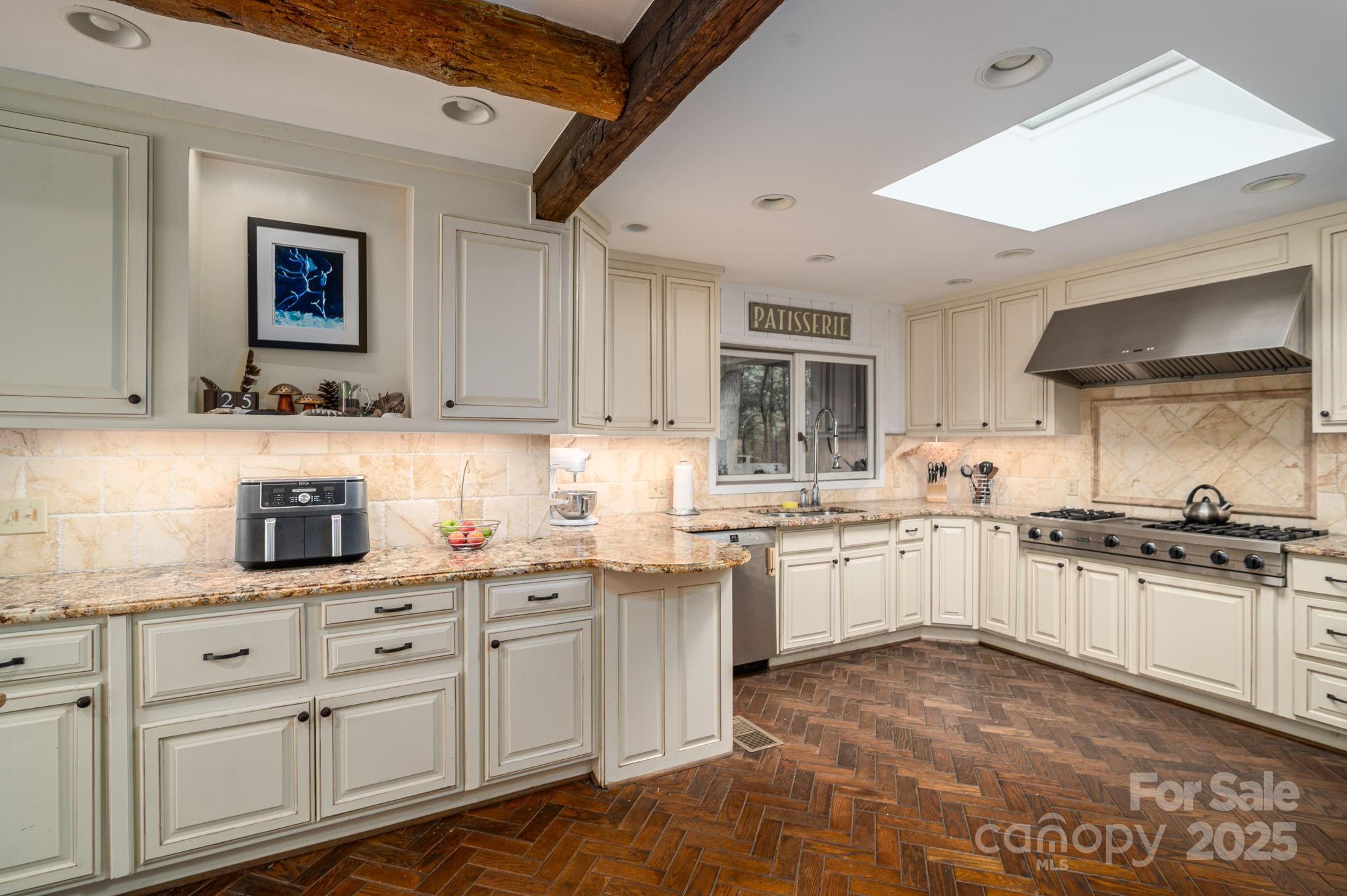 Lincolnton, North Carolina, 28092, United States, 7 Bedrooms Bedrooms, ,8 BathroomsBathrooms,Residential,Active,1936100