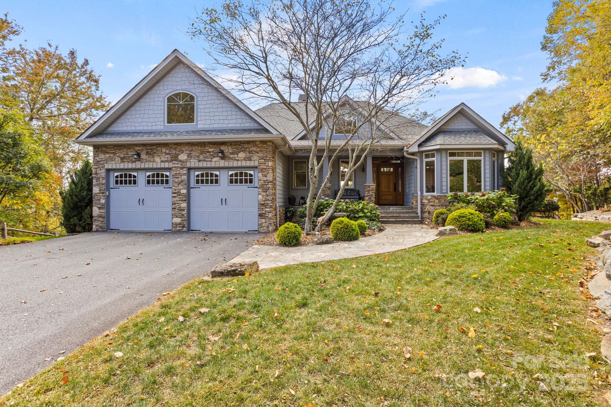 Hendersonville, North Carolina, 28739, United States, 3 Bedrooms Bedrooms, ,4 BathroomsBathrooms,Residential,Active,1973289