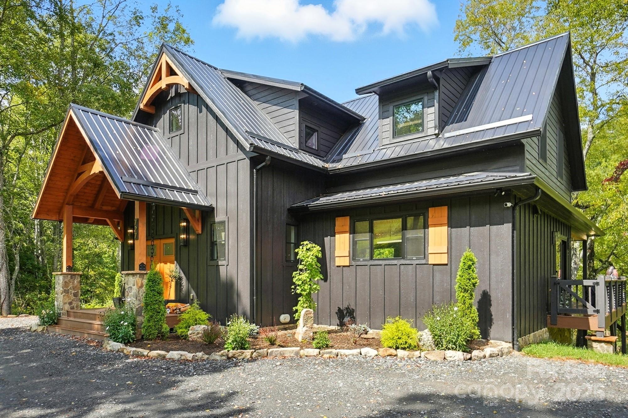 Lansing, North Carolina, 28643, United States, 3 Bedrooms Bedrooms, ,5 BathroomsBathrooms,Residential,Active,1959552