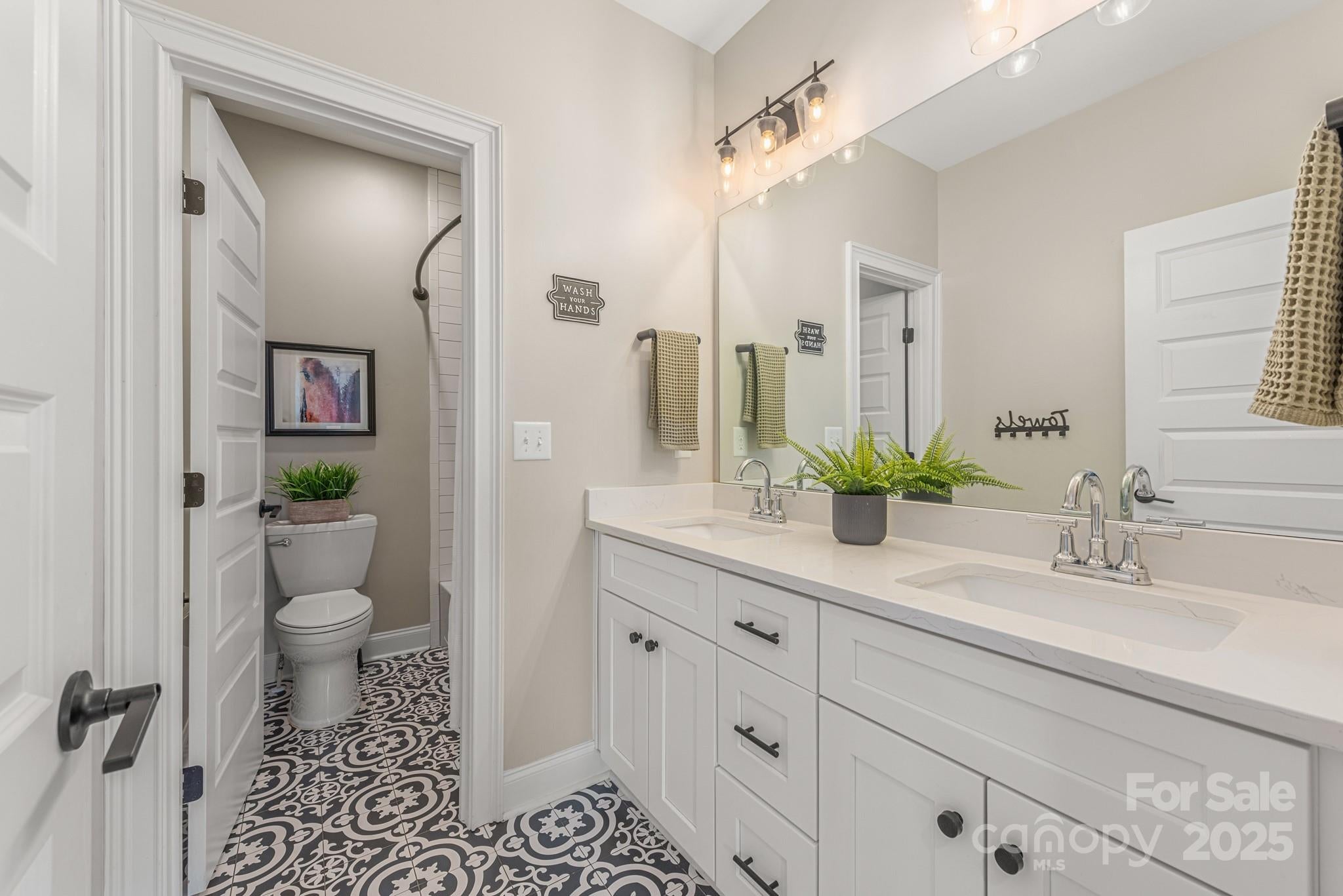 Belmont, North Carolina, 28012, United States, 4 Bedrooms Bedrooms, ,4 BathroomsBathrooms,Residential,Active,1927670