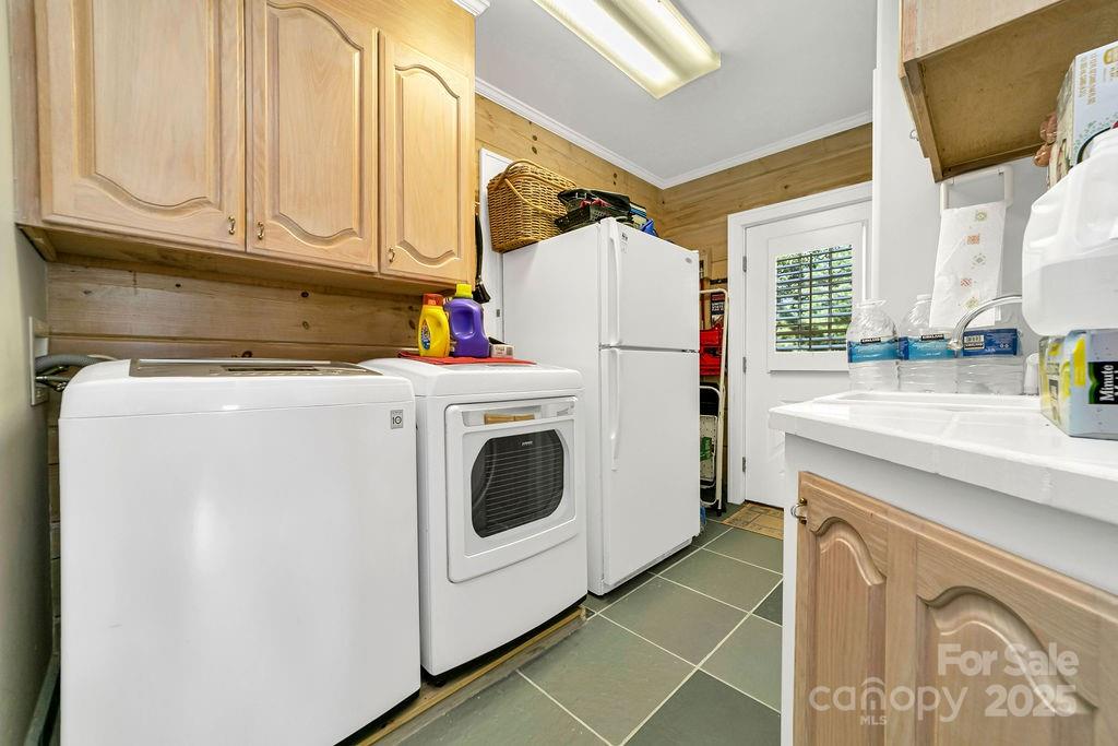 Brevard, North Carolina, 28712, United States, 4 Bedrooms Bedrooms, ,5 BathroomsBathrooms,Residential,Active,1997889