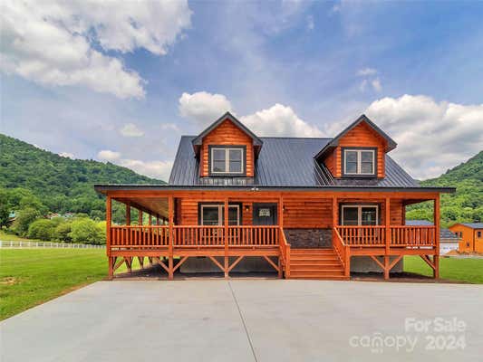 21 KENNERLY CV, MAGGIE VALLEY, NC 28751, photo 2 of 45