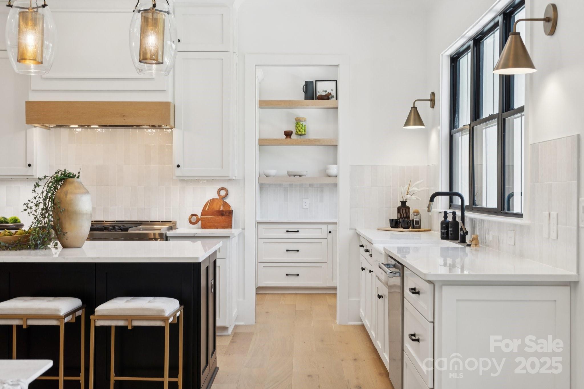 Charlotte, North Carolina, 28278, United States, ,6 BathroomsBathrooms,Residential,Active,1769360