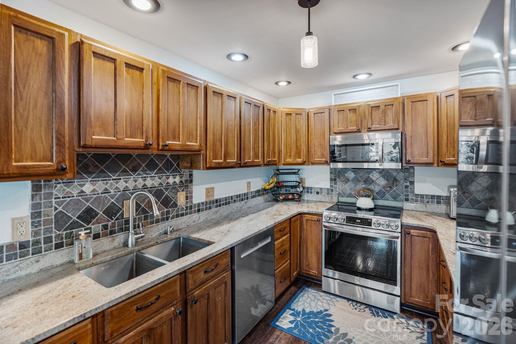 Davidson, North Carolina, 28036, United States, 5 Bedrooms Bedrooms, ,4 BathroomsBathrooms,Residential,Active,2011189