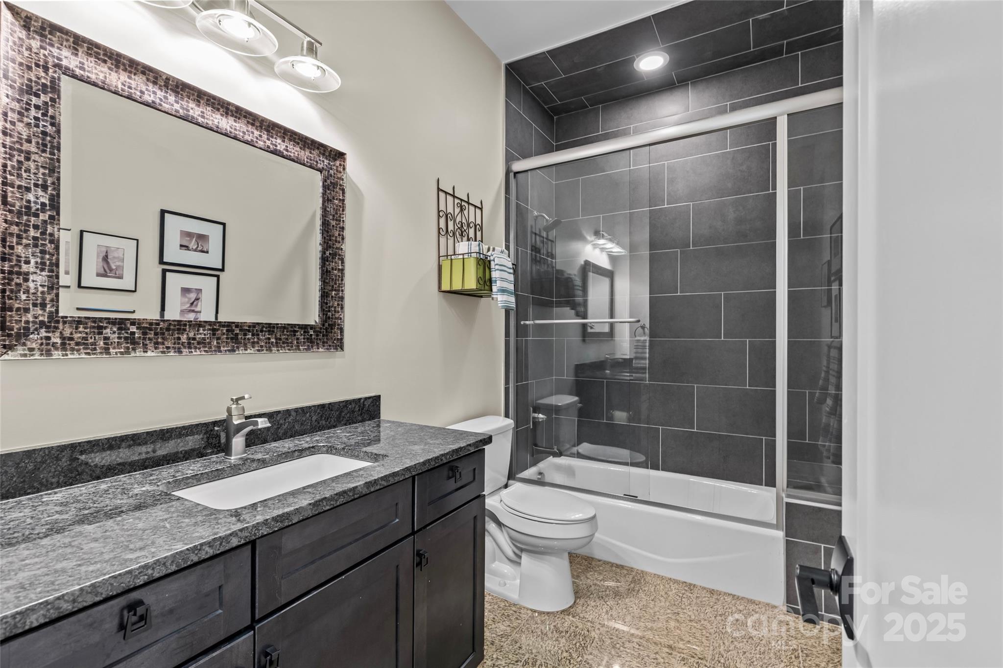 Belmont, North Carolina, 28012, United States, 5 Bedrooms Bedrooms, ,5 BathroomsBathrooms,Residential,Active,1953385